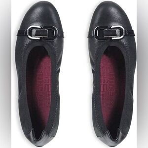 Munro Women’s Size 8 Ivy Ballet Flat Black Leather Slip On Comfort‎